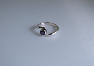 Amethyst rub over twist ring