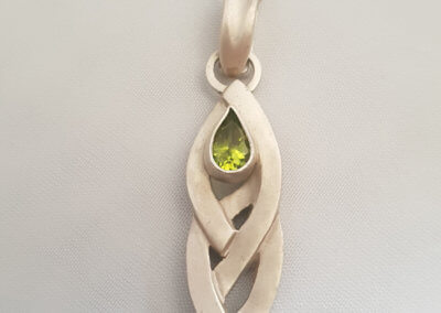 pear-peridot-pendant