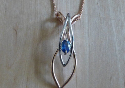 sapphire  set in 18ct red and palladium pendant