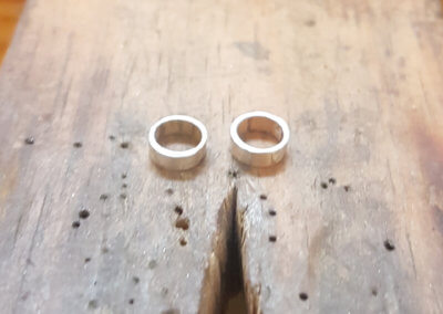 3.use wire to make 2 rubover collets